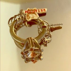 Hooters engagement ring keychain nwot